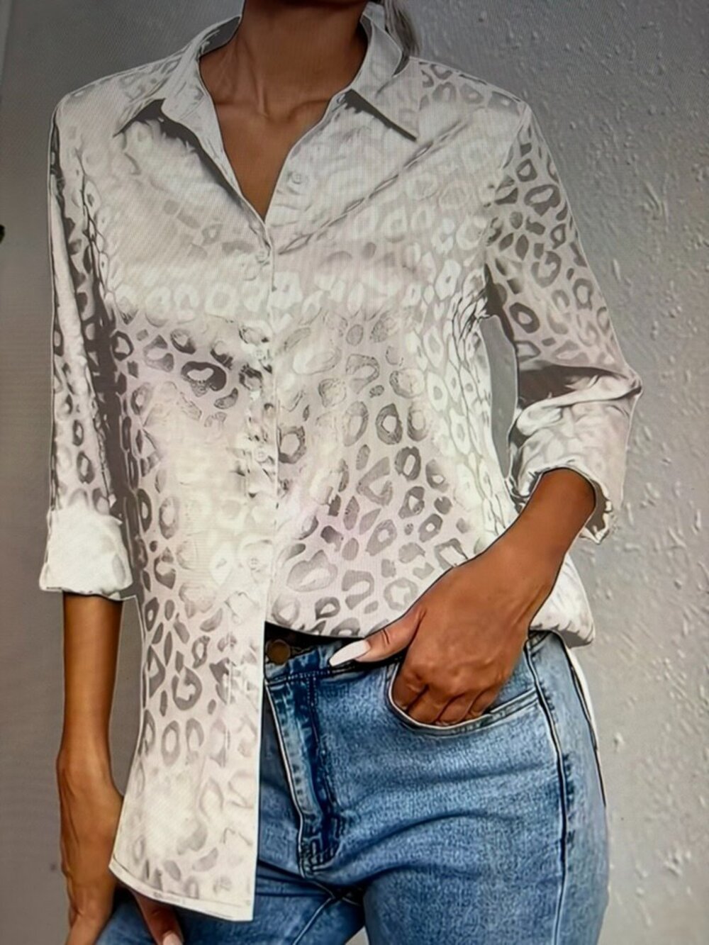 Beautiful! Women's Elegant Ivory Color Leopard Print ~7-Buttons Front  ~ Sz. L